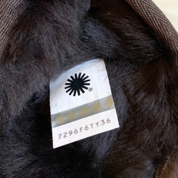 UGG Chocolate Classic Short II Boots - Picture 7 of 7